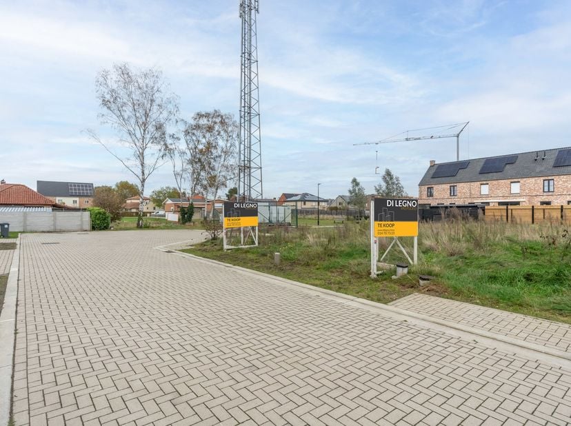 Knappe bouwgrond van 238 m² met tuin op het oosten<br />
Gelegen in een zeer rustige doodlopende verkaveling nabij het centrum van Dessel.<br />
Deze