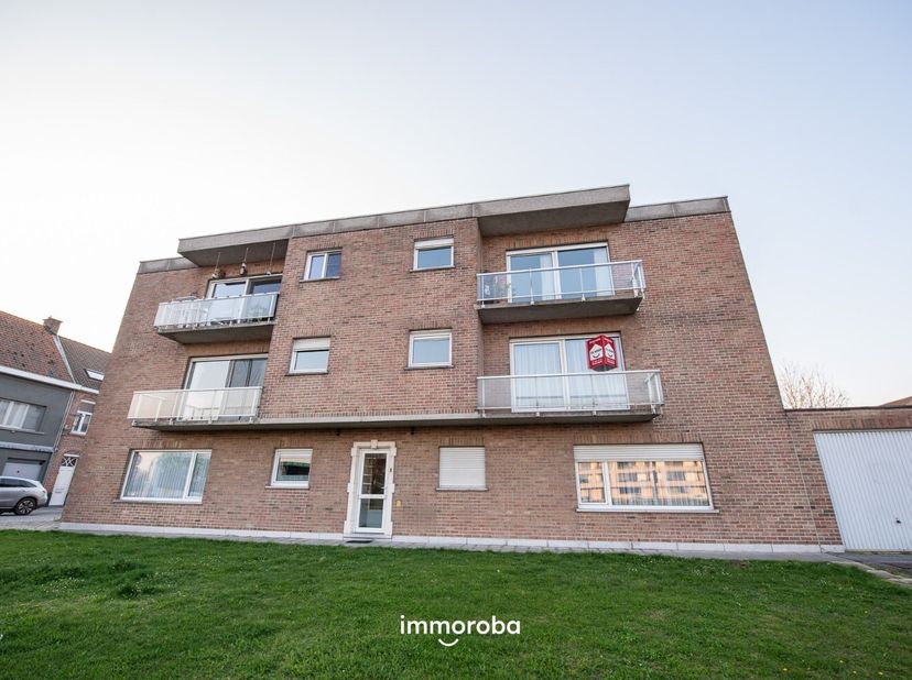In de Residentie De Zon, gelegen aan de Kromme Brug in Deinze, bevindt zich dit lichtrijke en goed onderhouden appartement met een bewoonbare oppervla