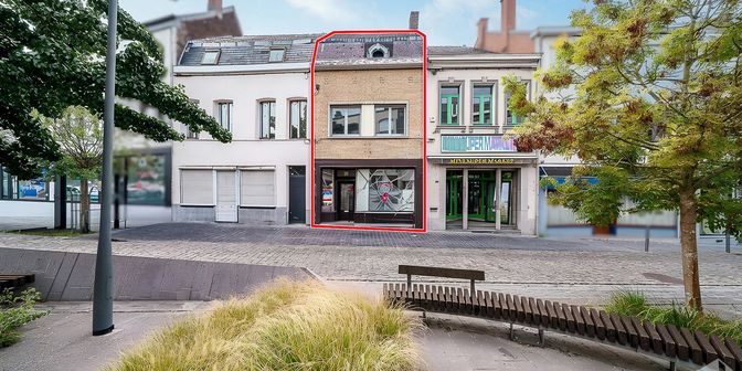 Bien professionnel à vendre à Grand Place 22, 7600 Péruwelz