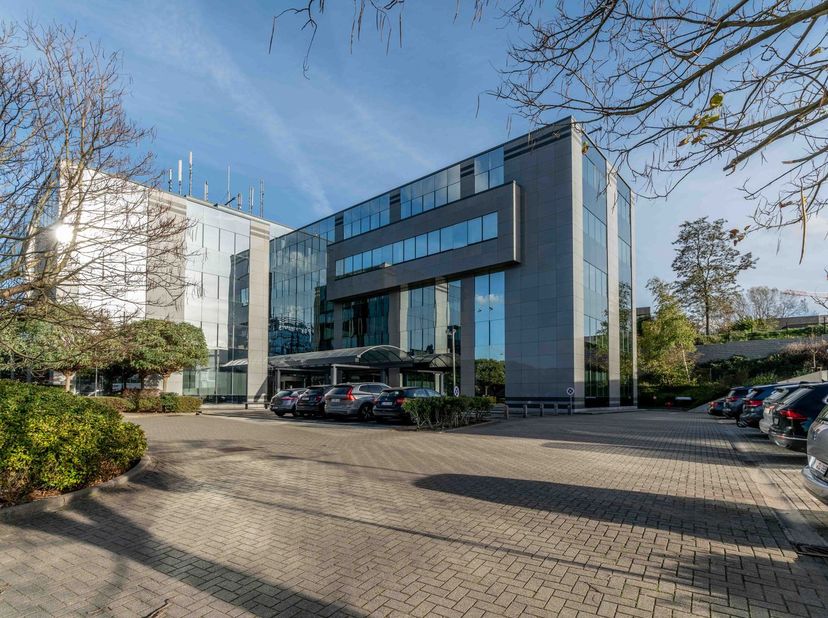 Espace de bureaux de 794 m² bénéficiant d'un emplacement exceptionnel, situé au sein du superbe complexe de bureaux « Eagle House ».<br />
<br />
Très