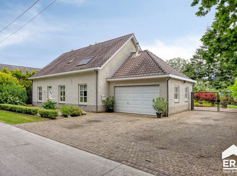 Rust, ruimte en natuur op een toplocatie! Bent u op zoek naar een woning waar u elke dag kunt genieten van rust, privacy en een prachtig vrij uitzicht