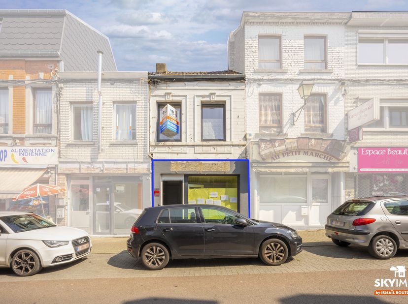 L'agence SKYIMMO est ravie de vous présenter ce magnifique commerce, offrant une surface commerciale 70m² située à Seraing, se compose comme suit :<br