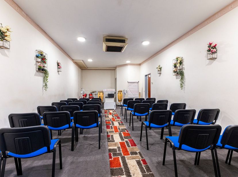 Bent u op zoek naar een kantoor of een handelsruimte en dit op een zichtbare toplocatie? Dan stellen we graag deze ruimte aan u voor!<br />
Momenteel