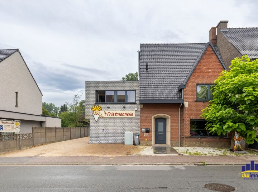 Bien professionnel à remettre
                    à 9860 Oosterzele