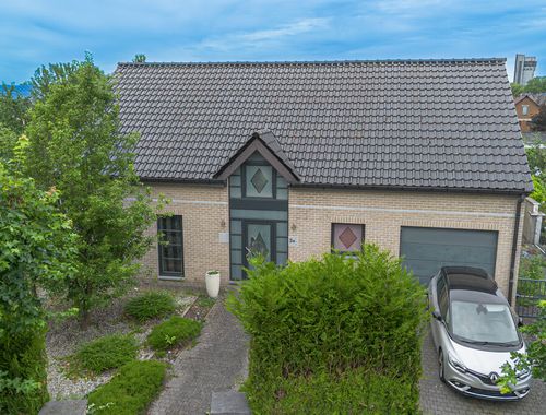                                         Villa te koop in Ressaix, € 348.000
