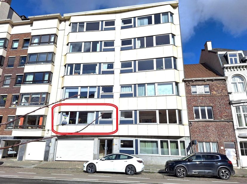 Aangenaam 2 slaapkamer appartement met veel licht, gelegen nabij de Watersportbaan. Het appartement is gelegen op de EERSTE verdieping van een gebouw