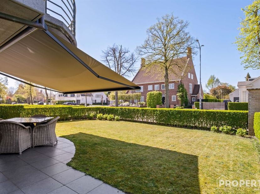 Cet appartement de luxe situé dans la Koning Leopold III-laan, l'un des quartiers les plus prestigieux de Courtrai, est une opportunité exceptionnelle