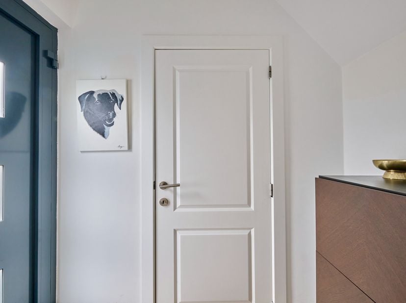 Deze woning in Lutlommel is instapklaar. In 2004 werden de aaneengekoppelde eenheden volledig verbouwd, met een bewoonbare oppervlakte van ca. 160 m².