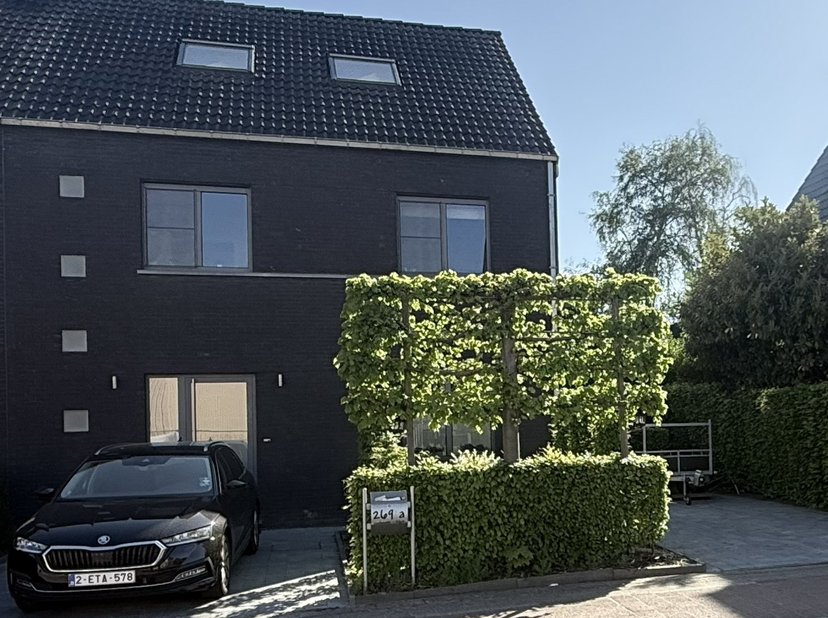Ruime, instapklare EPC A woning met zuidgerichte tuin<br />
<br />
Deze ruime, lichtrijke, energiezuinige en perfect instapklare gezinswoning met uits