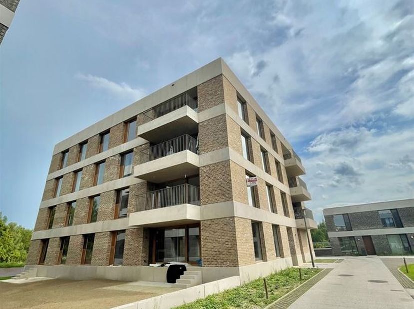 Nieuwbouwappartement met 2 slaapkamers en terras op topligging!<br />
Ligging: Deze BEN-woning is gelegen in de rustige autovrije residentie genaamd T