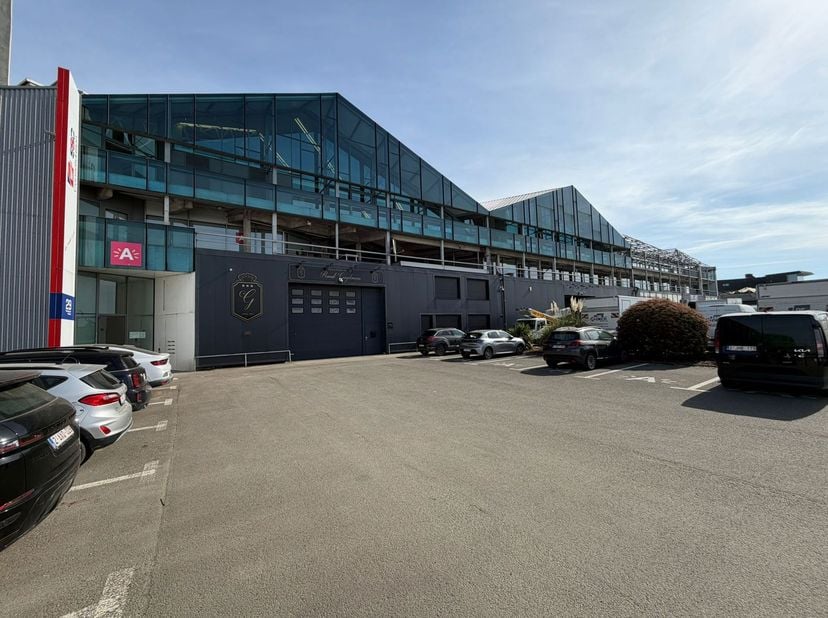 Bien professionnel à louer
                    à 2030 Antwerpen