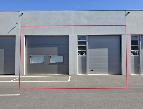                                         Entrepôt sans bureau à louer à Poperinge, € 680
