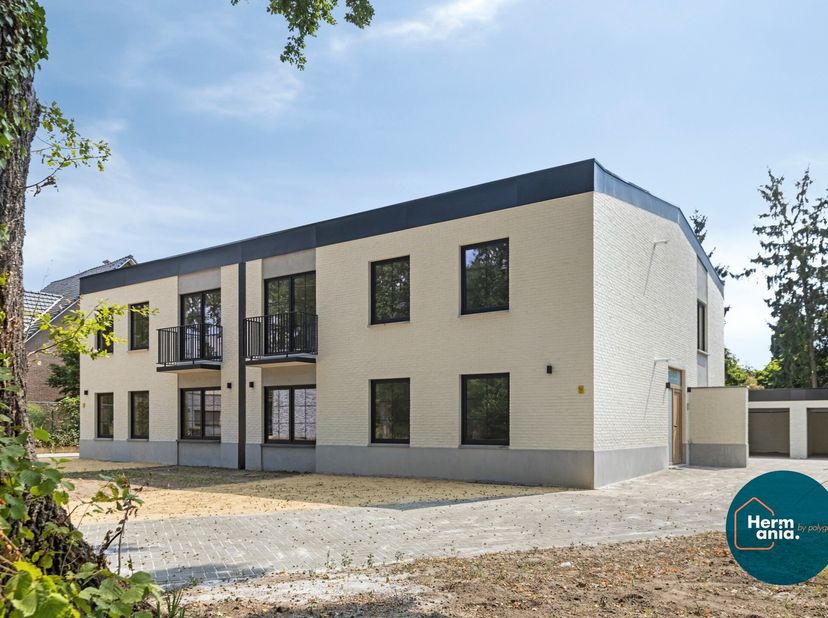 Volledig gerenoveerd gelijkvloersappartement met tuin, garage en 3 slaapkamers.<br />
Op zoek naar een ruim en instapklaar appartement met een eigen t