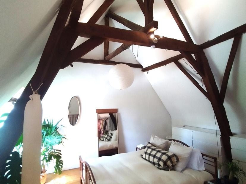 Prachtig gelegen unieke woning te huur met zeer grote tuin.<br />
IDEAAL VOOR NATUURLIEFHEBBERS. Vlakbij mooie wandelpaden, bossen en ruiterpaden. <br