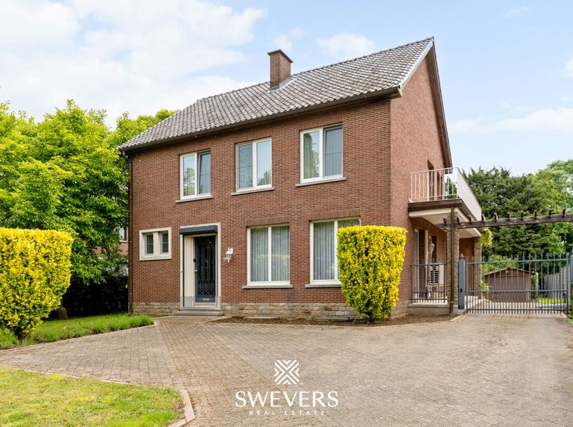 Voor meer info en fotos, surf naar www.swevers.be  Deze verzorgde woning in Sint-Joris, Alken, combineert een praktische indeling met een aangename wo