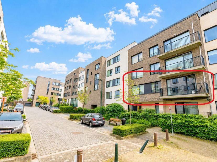 Ukkel - Op onmiddellijke nabijheid van het Keyenbemptpark en het station Calevoet, op de 1ste verdieping van een klein gebouw van 4 verdiepingen gebou