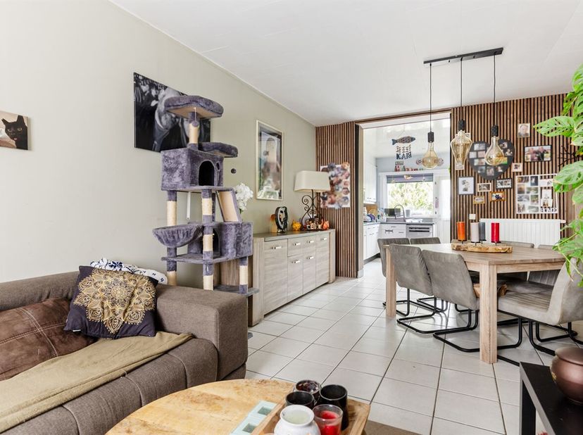 Maison bien entretenue et tout confort<br />
Situation : quartier de Luchtbal, au calme mais à proximité de la Noorderlaan et du périphérique d'Anvers