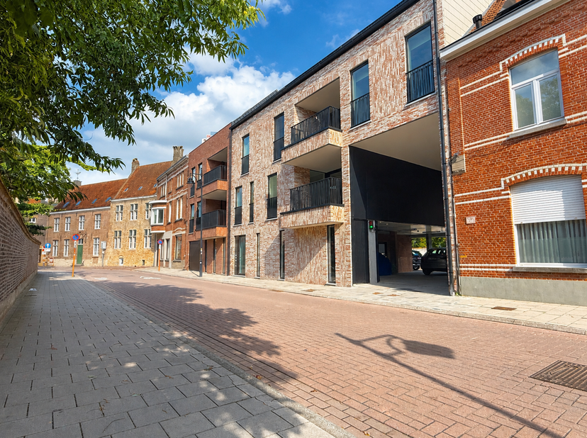 High-end wonen op een topligging in hartje Maldegem<br />
Op een uitstekende ligging in het centrum van Maldegem, op wandelafstand van de Markt, bevin