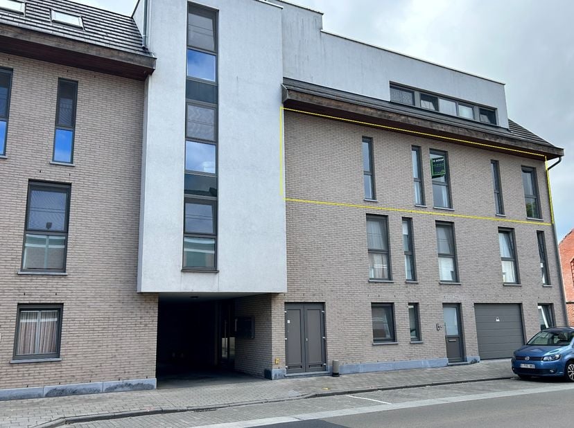 Appartement te koop in Oostrozebeeksestraat 17 bus 202,
                    8710 Ooigem