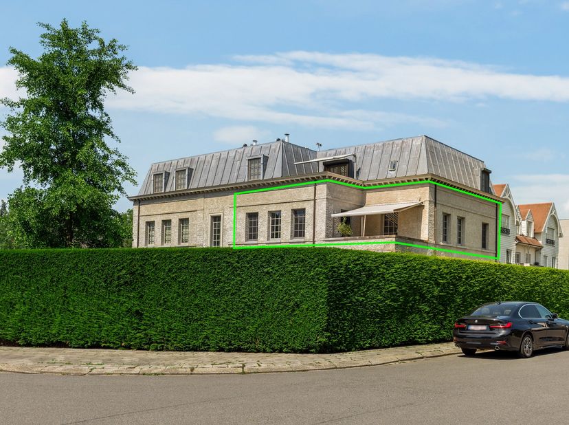 Gelegen in een rustige en charmante omgeving, op wandelafstand van het centrum van Schilde, bevindt zich dit stijlvol afgewerkte appartement. Hier gen