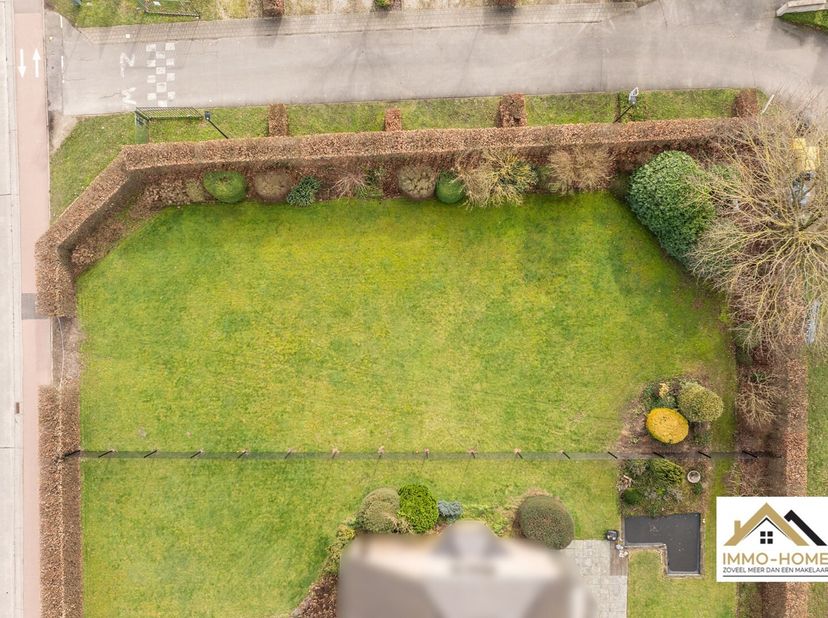 Bouwgrond voor een OB in het hart van het centrum van Lochristi ...het kan nog ...<br />
650 m2, bouwdiepte van 15 meter is mogelijk!! Prijs bedraagt