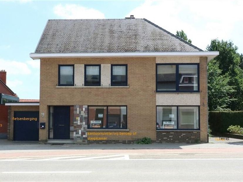 Gelijkvloers appartement op toplocatie in Scherpenheuvel. Op wandelafstand van het Centrum en met een vlotte verbinding naar Diest en de E314. Dit gel