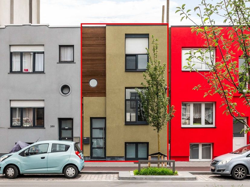 Deze woning is gelegen aan de recent heraangelegde Lakborslei in Deurne en geniet van een uitstekende, centrale ligging. Scholen, buurtwinkels, superm