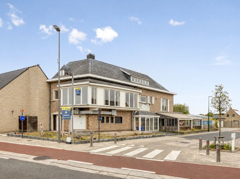 Bedrijfsvastgoed te koop in Veurnestraat 309,
                    8660 De Panne