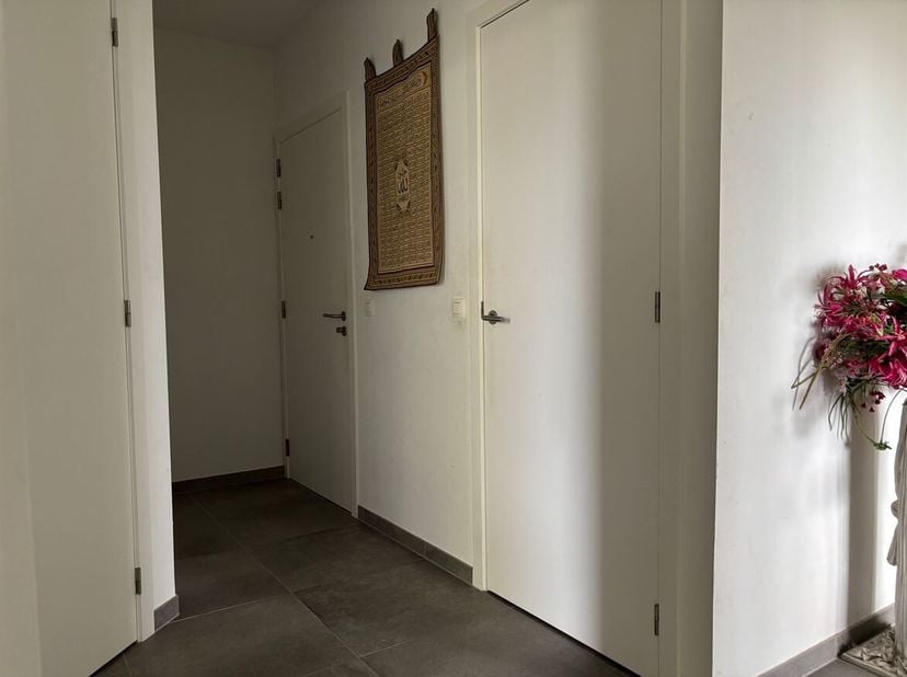 Prachtig nieuwbouwappartement met 2 slaapkamers en staanplaats<br />
Beschrijving<br />
Prachtig nieuwbouwappartement in residentie Brig te Boom, gele