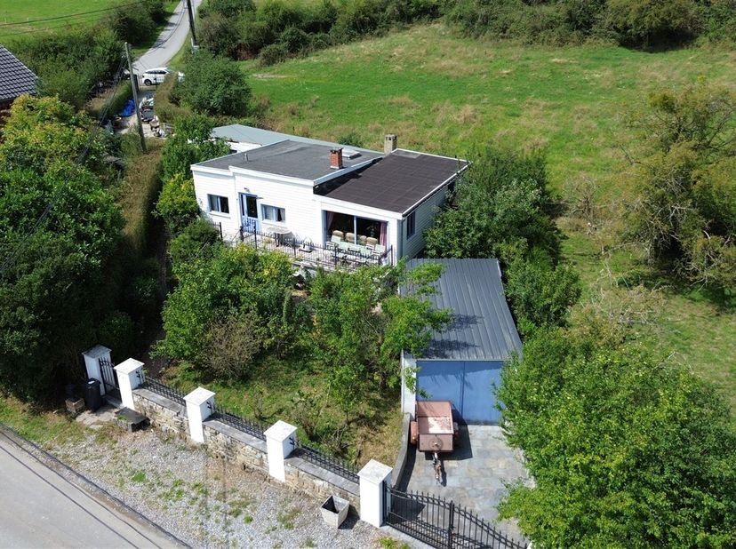 Dit chalet ligt in Comblain-Fairon en geniet van een rustige, bevoorrechte landelijke omgeving, terwijl het toch dicht bij de lokale voorzieningen lig