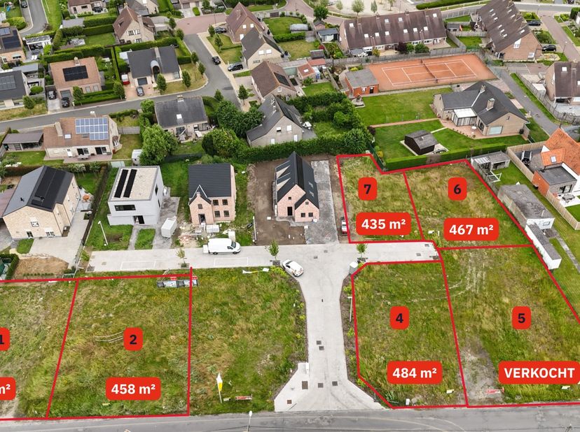 In de Sneppestraat, vlakbij het centrum van Kortemark, vinden we deze 6 loten bouwgrond, vrij van bouwverplichting!!&amp;nbsp;<br />
Er kan dus vrij gekoz