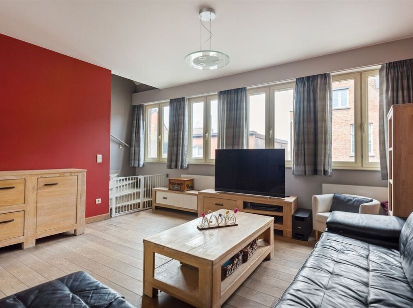Locatie: <br />
Deze woning is gelegen aan de Vrijheid 9 in Hoogstraten. De vrijheid is de belangrijkste winkel- en handelsstraat van de stad en pal i