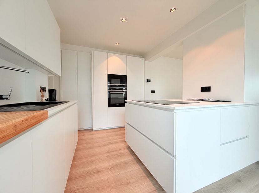 Appartement te huur in Troonstraat 23,
                    8400 Oostende