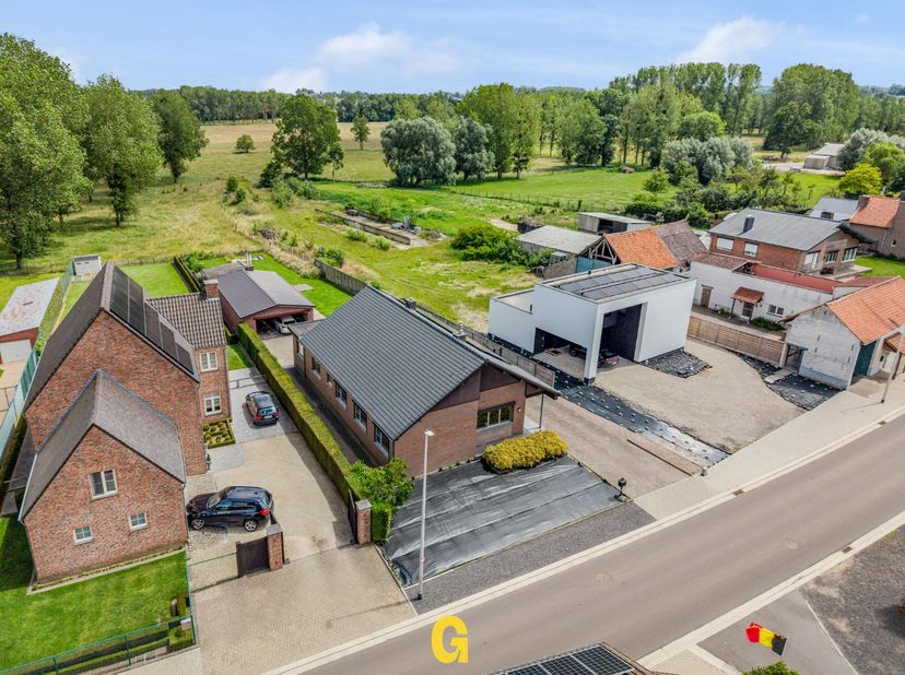 *** IN OPTIE *** Langs de Romershovenstraat ter hoogte van nummer 152 bevindt zich deze degelijke vrijstaande bungalowwoning met in te richten zolder,