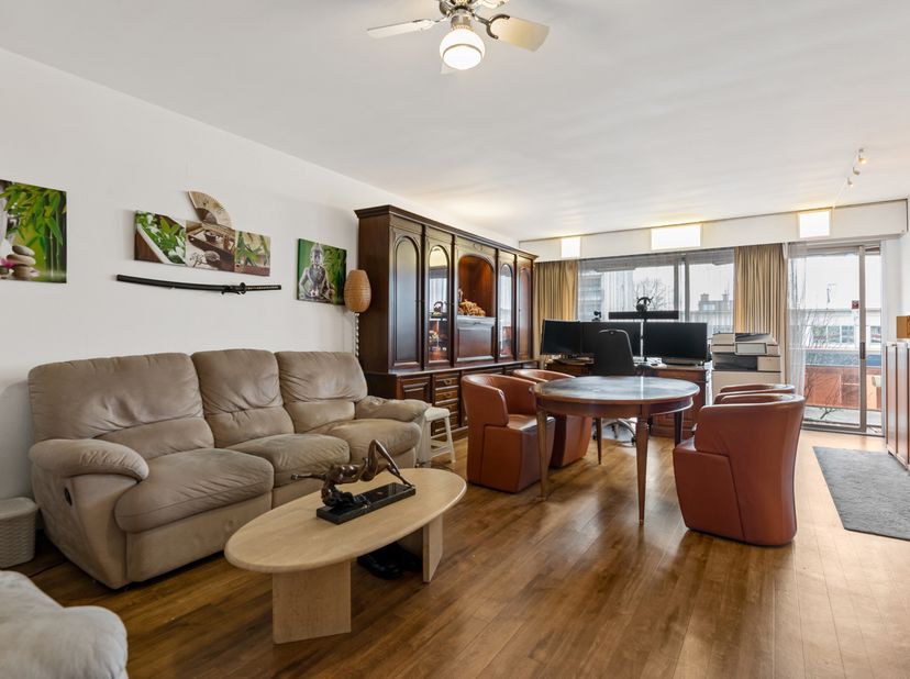 Cet appartement se situe dans un emplacement qui réunit le meilleur des deux mondes. Vous profitez à la fois de la beauté et du calme des parcs enviro
