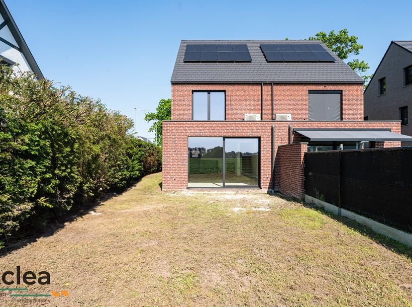 OPEN BEZOEKMOMENT ZATERDAG 4/07 13u-15u<br />
<br />
Op een boogscheut van de Lembeekse bossen, aan de Vierweegse richting Sleidinge, vinden we deze l