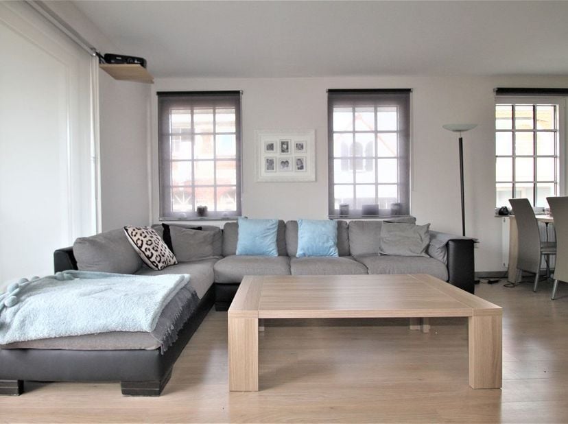 Ongemeubeld 2-slaapkamer appartement met zonnig terras en open zicht op het groen.&amp;nbsp;<br />
<br />
INDELING:<br />
Inkomhal met apart toilet - berg