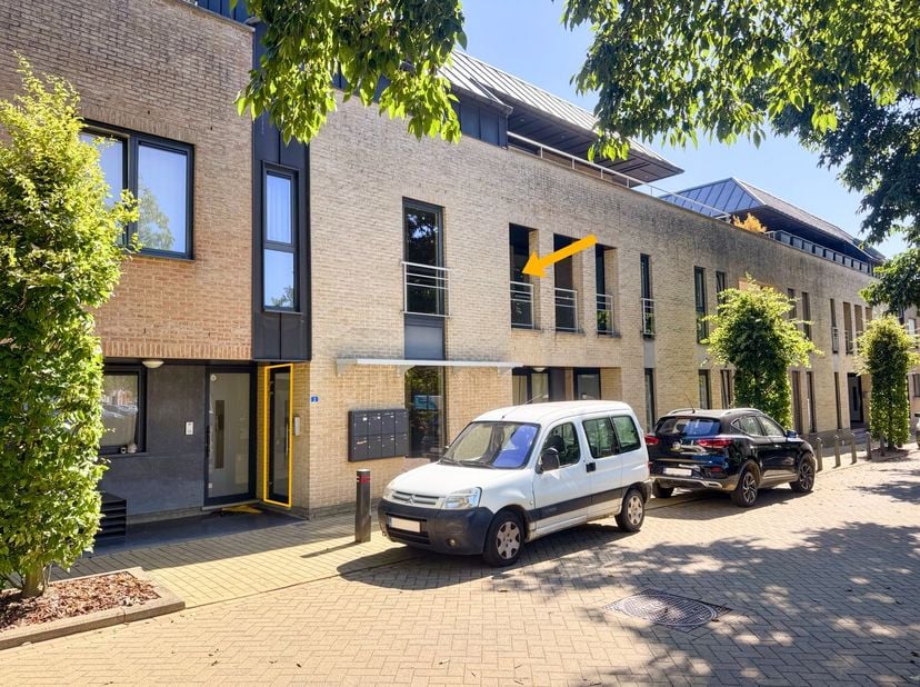 Dit lichtrijke en energiezuinige appartement van 65 m² is gelegen aan het Burgemeester Haffmansplein 2 bus 12, op de eerste verdieping van Residentie