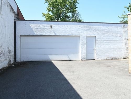                                         Magazijn zonder bureel te huur in Deinze, € 600

