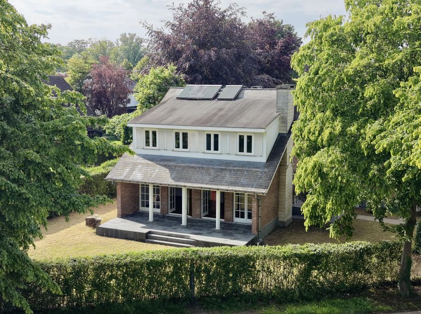 Karaktervolle villa op gegeerde ligging in Sint-Denijs-Westrem<br />
<br />
Voor bezoekaanvragen: mail naar info@carloeggermont.be<br />
<br />
In het