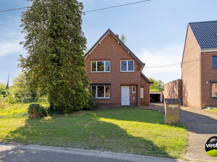 Te renoveren woning met veel potentieel op toplocatie in Heusden-Zolder<br />
<br />
Bent u op zoek naar een woning die u volledig naar eigen smaak ka