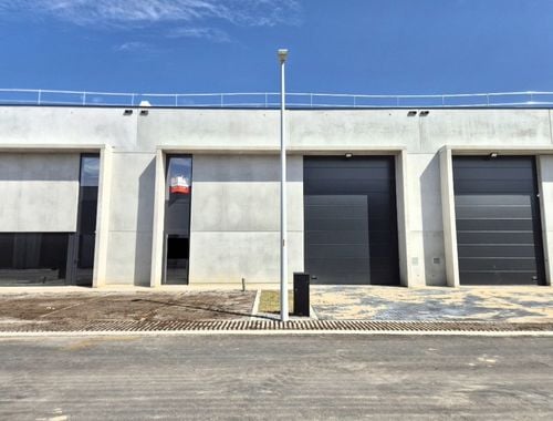                                         Bedrijfsgebouw te huur in Welle, € 1.800
