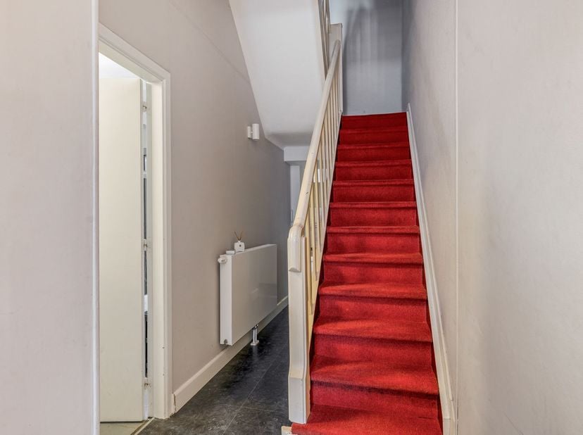 Ruime instapklare Bel-etage (156m² ref. EPC) 3 slaapkamers, stadskoer, ruim terras en inpandige garage nabij het nieuw zuid en markgravewijk!<br />