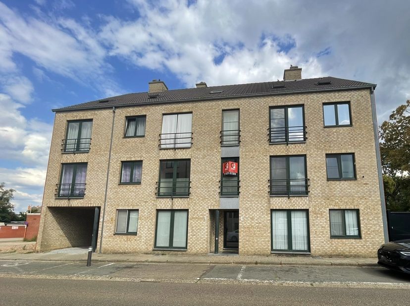Gezellig GEMEUBELD appartement met 1 slaapkamer gelegen op een toplocatie in het centrum van Tessenderlo (Tessenderlo-Ham). <br />
Indeling:<br />
+ i