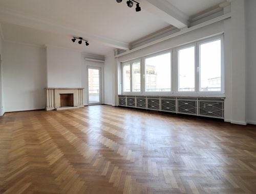                                         Appartement te huur in Elsene, € 1.400
