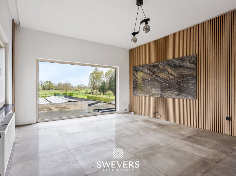 Voor meer info en fotos, surf naar www.swevers.be  Dit ruime en instapklare appartement op de eerste verdieping in de Larenstraat 67 in Lummen werd oo