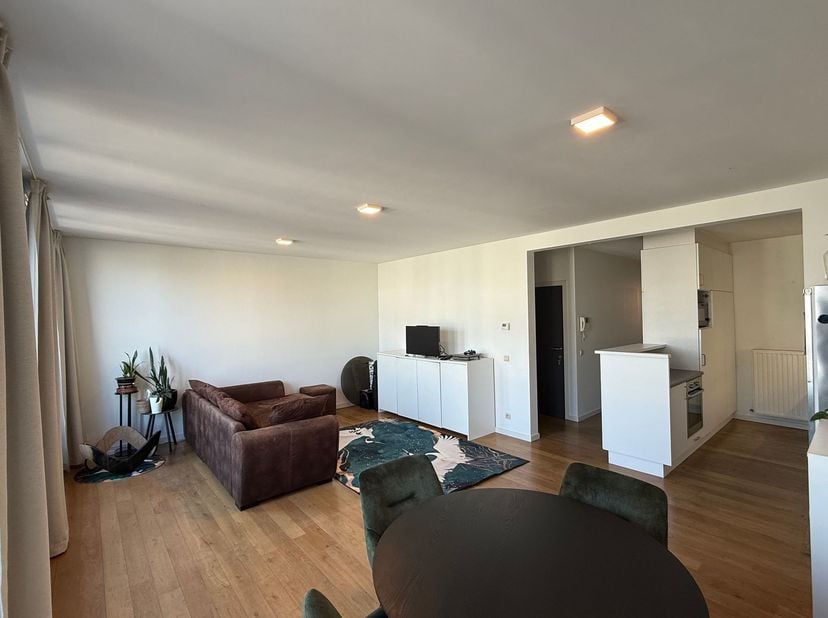 Ruim en lichtrijk appartement met twee slaapkamers en terras in het hart van Lier!<br />
Ligging:<br />
Dit verzorgde appartement bevindt zich op ee