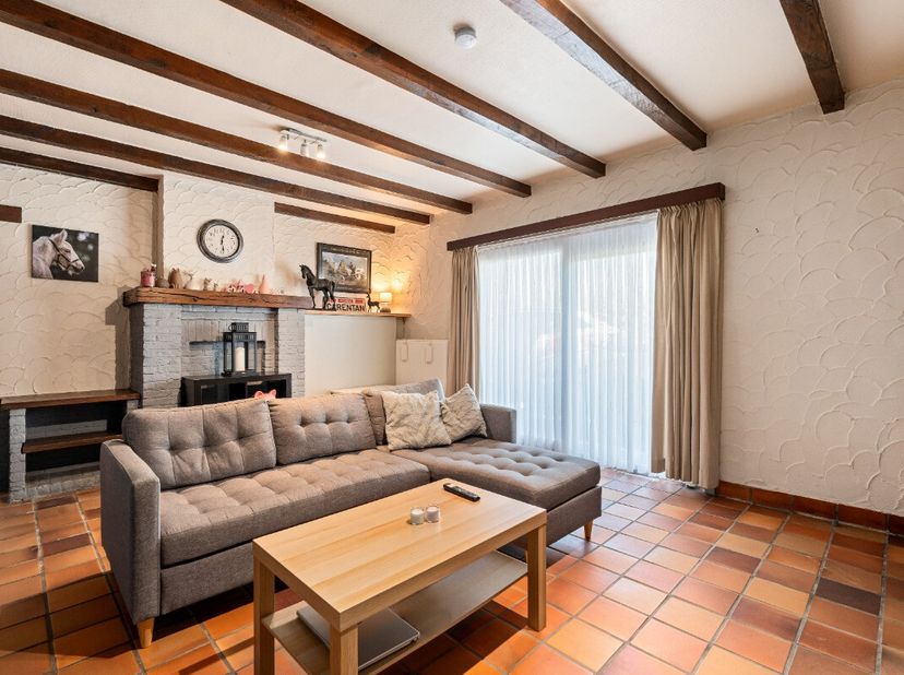 Woning met twee slaapkamers te koop in rustige omgeving in Waregem Deze gezellige en instapklare woning is rustig gelegen in Waregem en biedt een prak