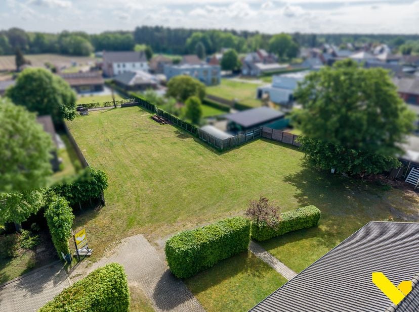 Prachtige bouwgrond voor open bebouwing op een perceel van 12a56ca.<br />
Deze bouwgrond heeft een straatbreedte van 37,82 meter met een bouwbreedte v