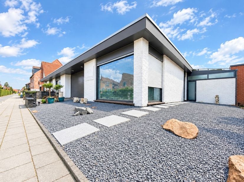 Bien professionnel à vendre à 'S Gravendriesschelaan 22,
                    8480 Eernegem
